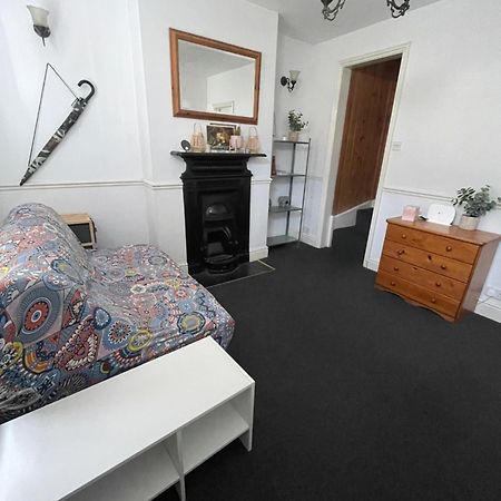 Cozy 3 Bedrooms Home Off Mill Road Sleep CBG Екстериор снимка