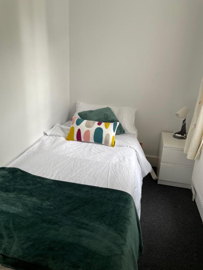 Cozy 3 Bedrooms Home Off Mill Road Sleep CBG Екстериор снимка