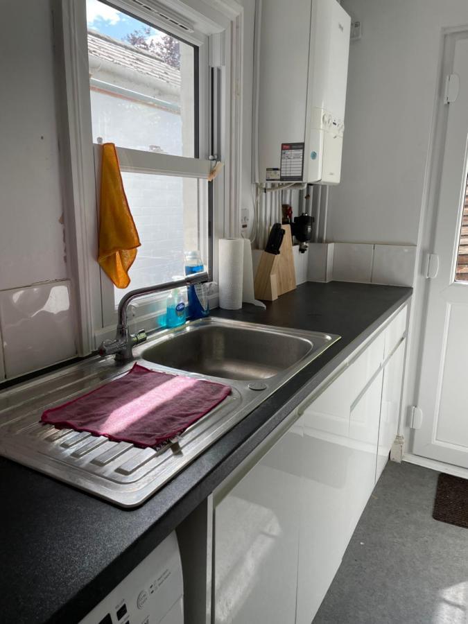 Cozy 3 Bedrooms Home Off Mill Road Sleep CBG Екстериор снимка
