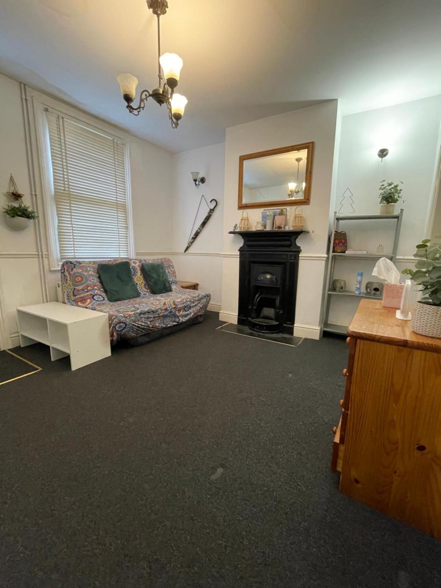 Cozy 3 Bedrooms Home Off Mill Road Sleep CBG Екстериор снимка