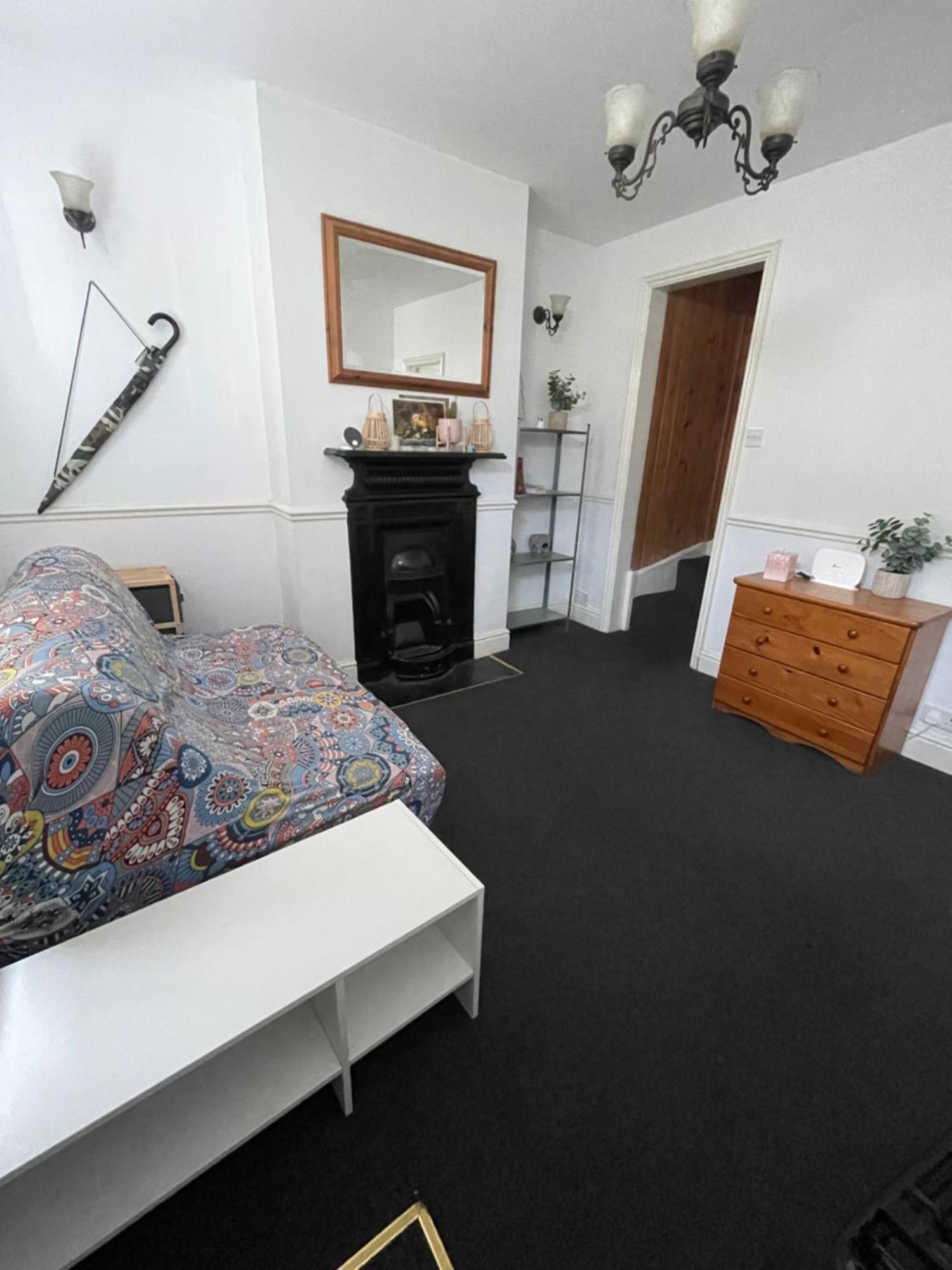 Cozy 3 Bedrooms Home Off Mill Road Sleep CBG Екстериор снимка